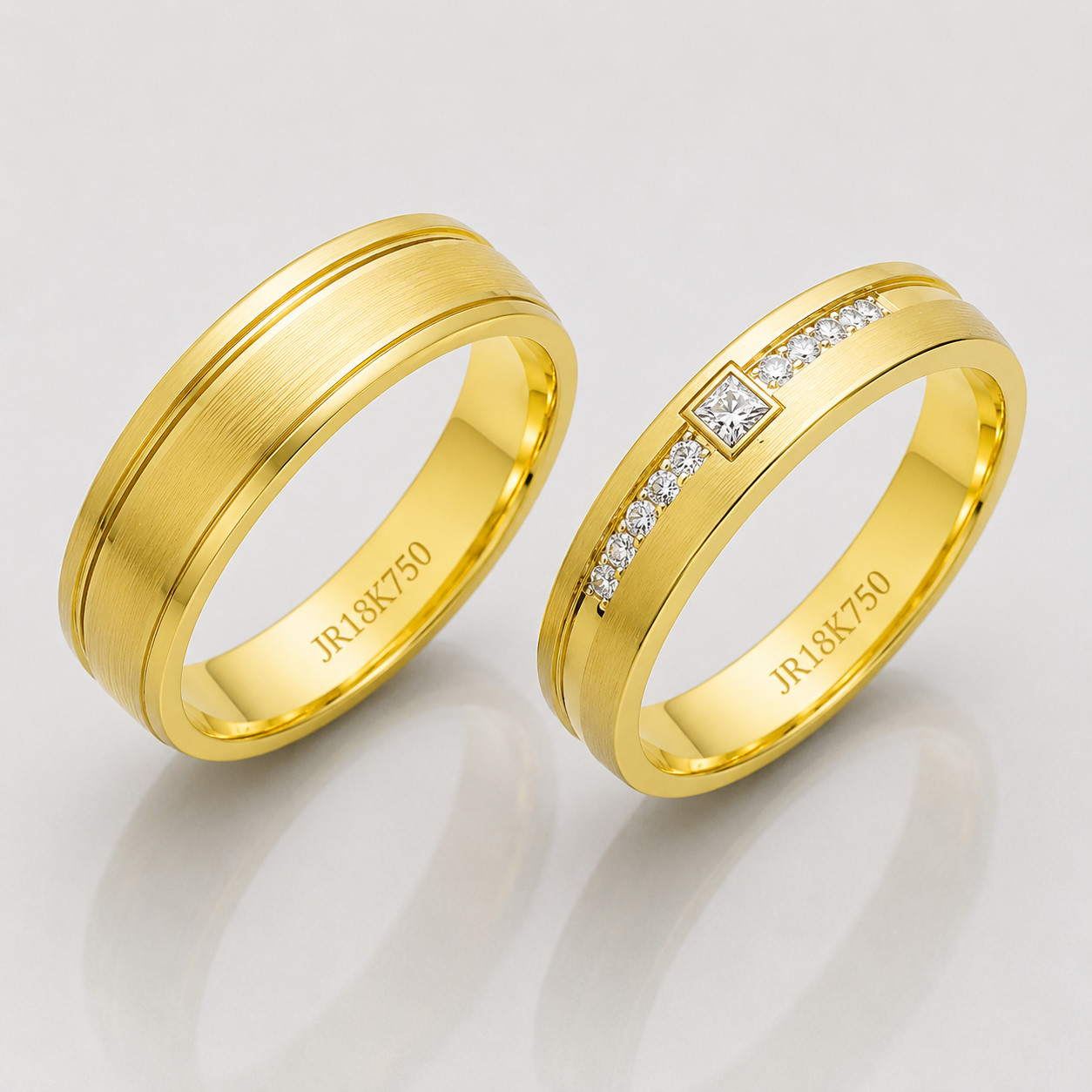 Alianças foscas com pedra princesa — par 4mm