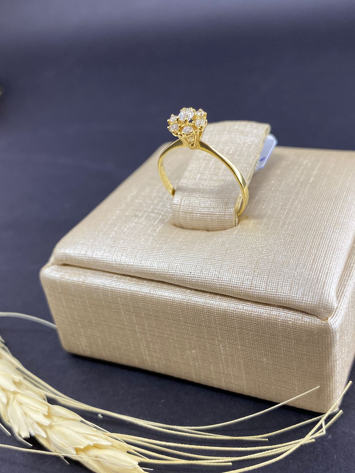Anel chuveiro flor de zircônias — ouro 10k