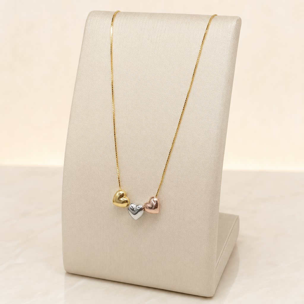 Gargantilha coração triplo tricolor — ouro 18k