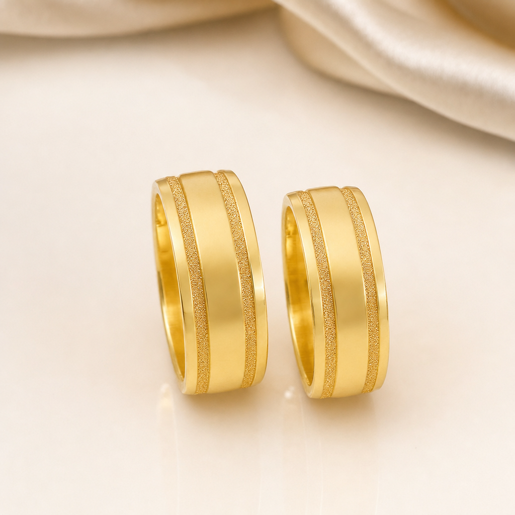 Par de alianças meia cana com 2 frisos diamantadose semi anatômica, 8mm - Ouro 10k