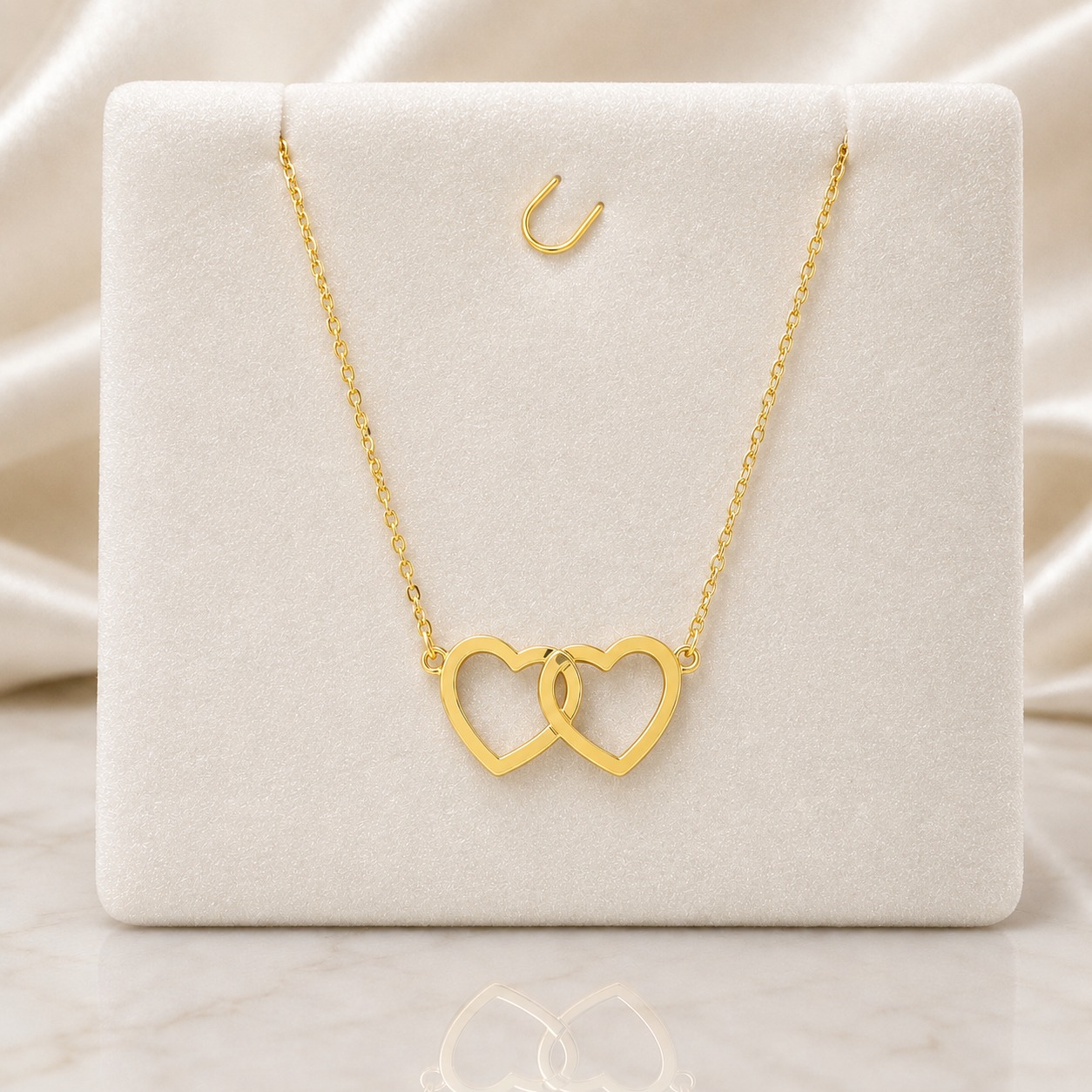 Gargantilha corações entrelaçados — ouro 18k