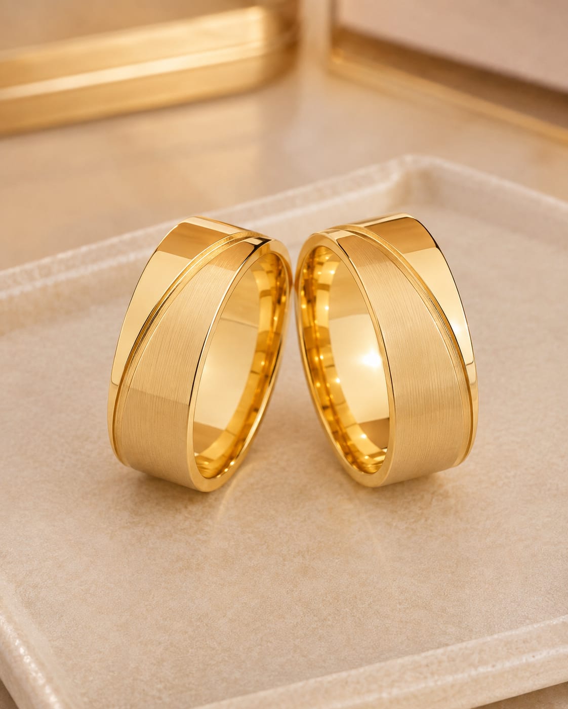 Par de alianças, semi anatômica, plana, 7mm - Ouro 18k