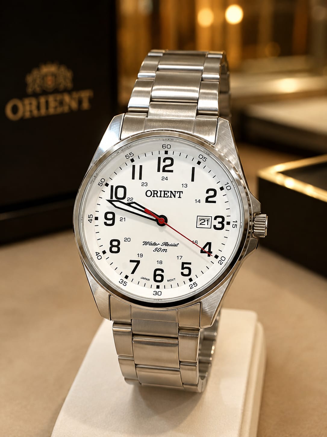 Relógio Orient quartzo, com mostrador branco, pulseira prateada, números grandes, aço - 5atm